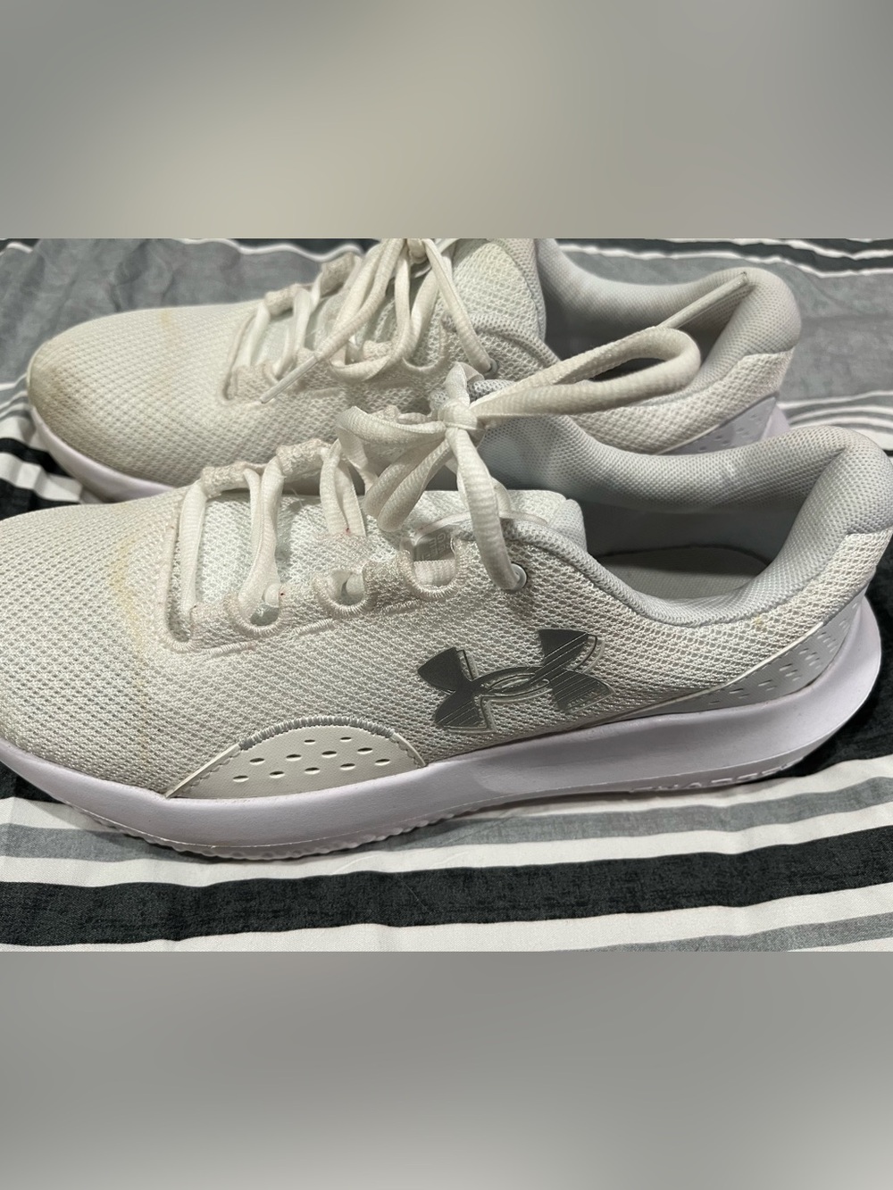 Under Armour Women’s White Athletic Training Sneakers with Silver Logo